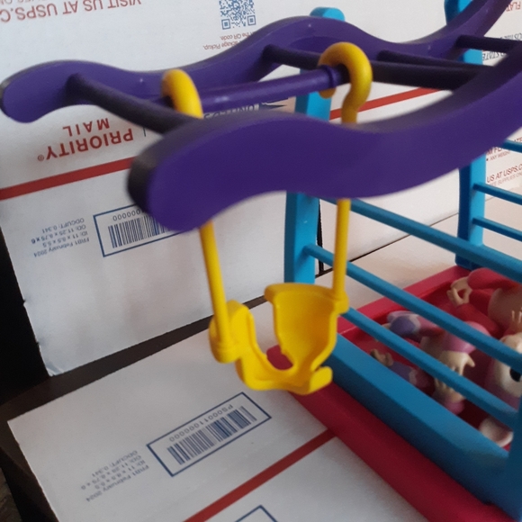 2 fingerlings with playset - Picture 6 of 8